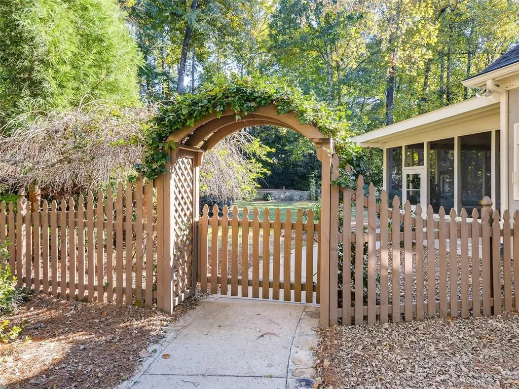 95 Wing Mill Road, Sandy Springs, Georgia 30350, 5 Bedrooms Bedrooms, ,5 BathroomsBathrooms,Residential,Sold,95 Wing Mill Road,5920812