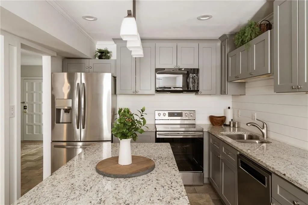 3772 Paces Ferry West Se, Atlanta, Georgia 30339, 3 Bedrooms Bedrooms, ,2 BathroomsBathrooms,Residential,For Sale,3772 Paces Ferry West Se,7535869