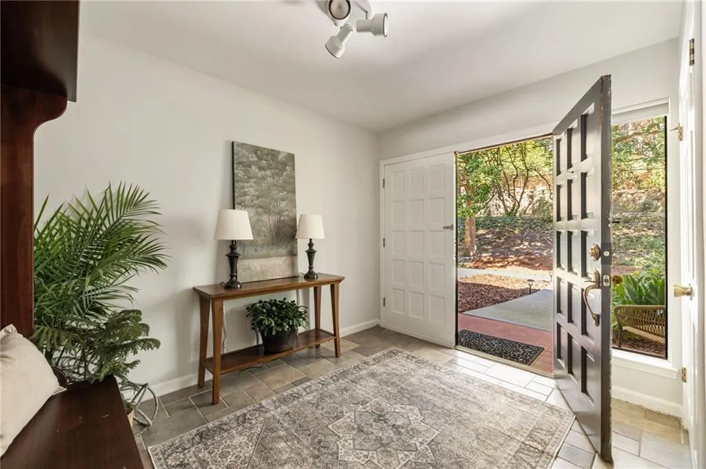 3772 Paces Ferry West Se, Atlanta, Georgia 30339, 3 Bedrooms Bedrooms, ,2 BathroomsBathrooms,Residential,Sold,3772 Paces Ferry West Se,7535869
