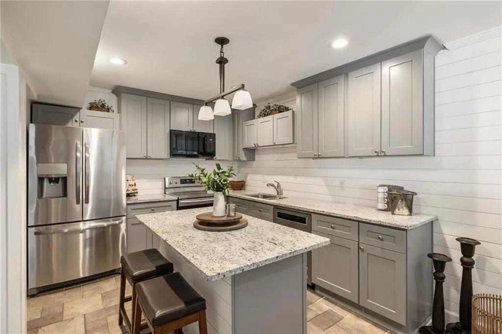 3772 Paces Ferry West Se, Atlanta, Georgia 30339, 3 Bedrooms Bedrooms, ,2 BathroomsBathrooms,Residential,Sold,3772 Paces Ferry West Se,7535869