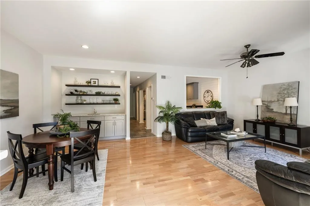 3772 Paces Ferry West Se, Atlanta, Georgia 30339, 3 Bedrooms Bedrooms, ,2 BathroomsBathrooms,Residential,For Sale,3772 Paces Ferry West Se,7535869