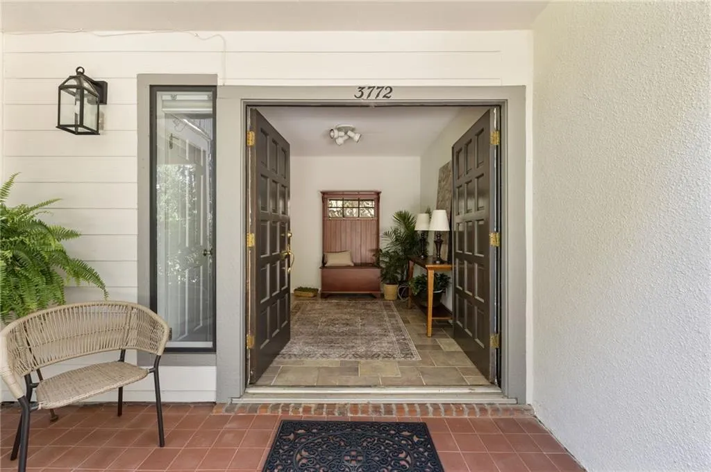 Large foyer with beautiful and durable ceramic slate tile. 8.5x11