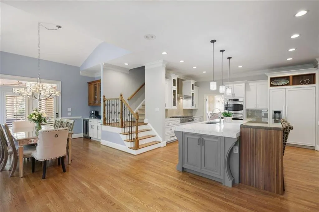 225 Farmbrooke Court, Sandy Springs, Georgia 30350, 8 Bedrooms Bedrooms, ,6 BathroomsBathrooms,Residential,For Sale,225 Farmbrooke Court,7567150