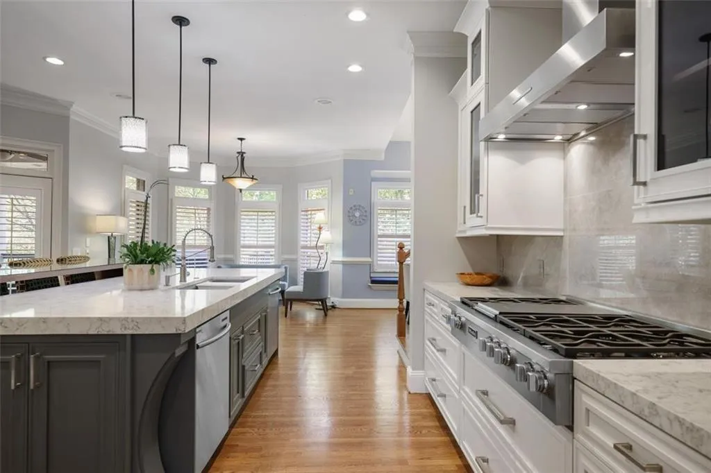 225 Farmbrooke Court, Sandy Springs, Georgia 30350, 8 Bedrooms Bedrooms, ,6 BathroomsBathrooms,Residential,For Sale,225 Farmbrooke Court,7567150