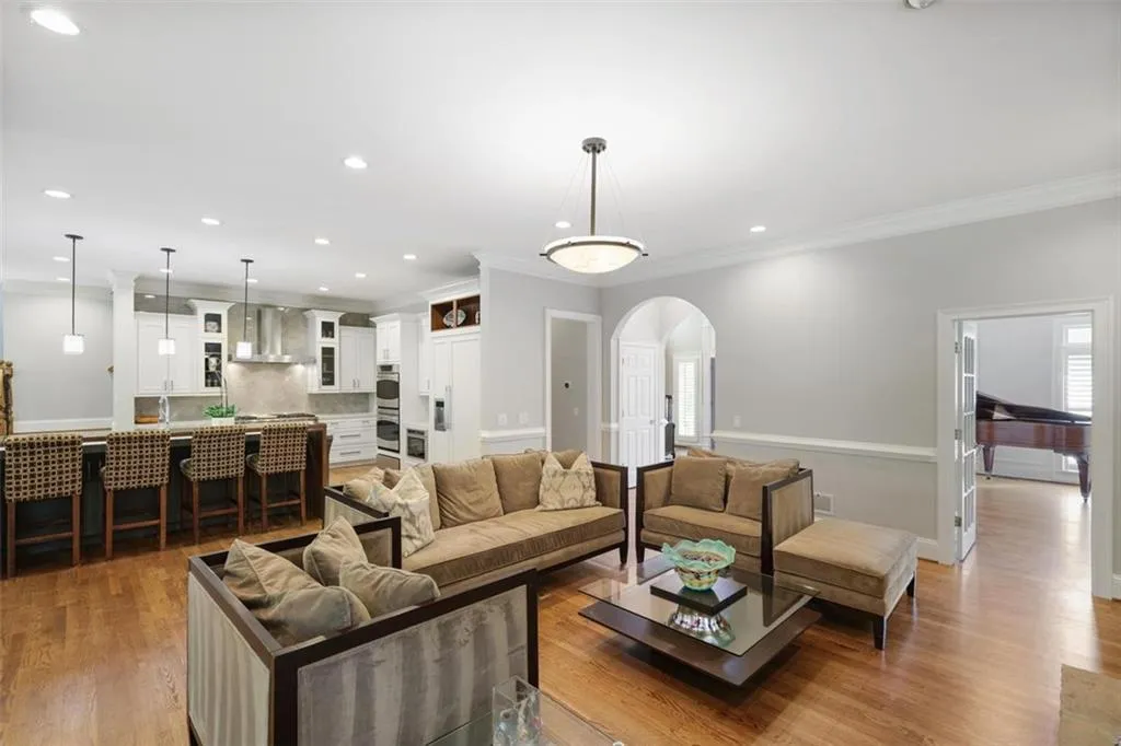 225 Farmbrooke Court, Sandy Springs, Georgia 30350, 8 Bedrooms Bedrooms, ,6 BathroomsBathrooms,Residential,For Sale,225 Farmbrooke Court,7567150