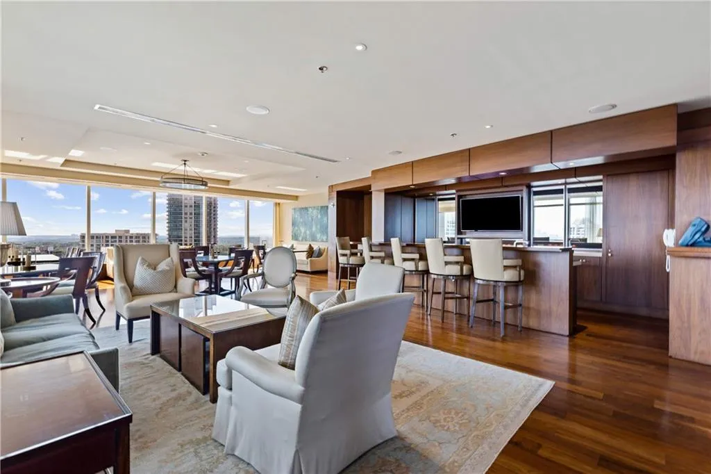 3630 Peachtree Road Ne Unit 1809, Atlanta, Georgia 30326, 1 Bedroom Bedrooms, 0 ,1 BathroomBathrooms,Residential,For Sale,3630 Peachtree Road Ne Unit 1809,7739516