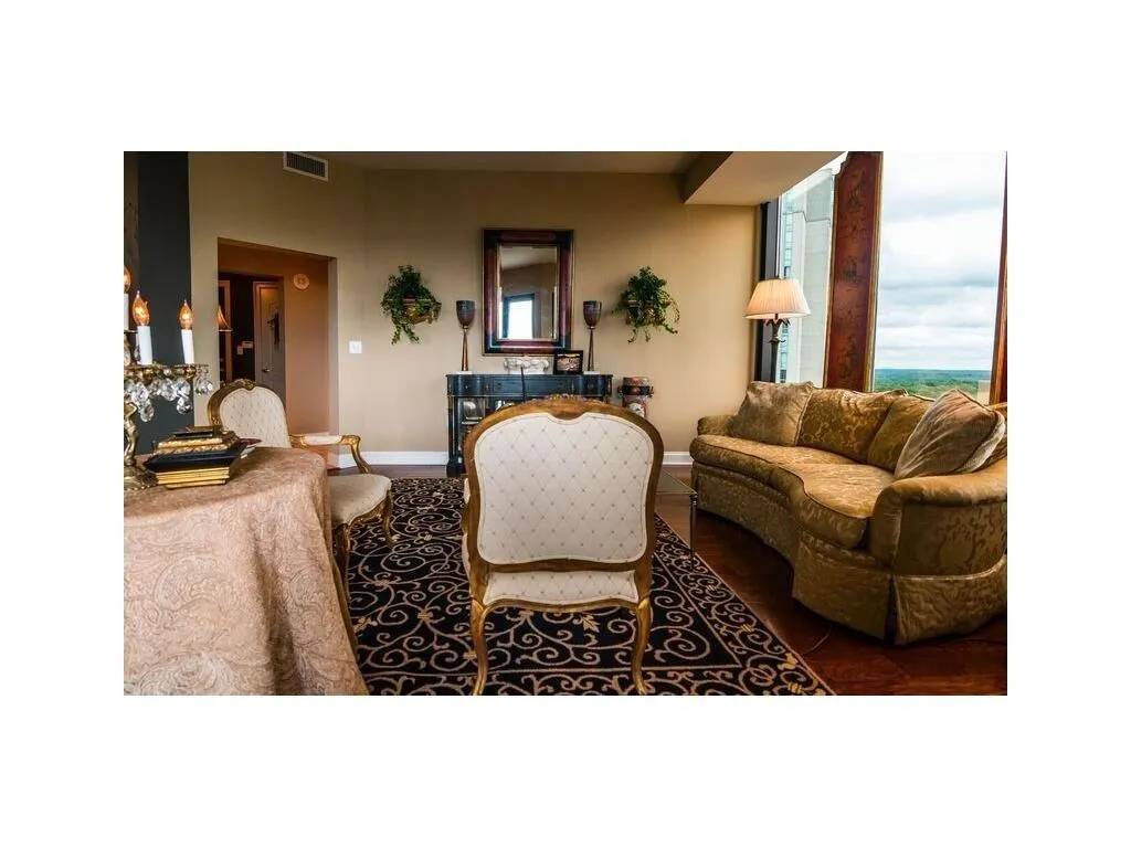 2828 Peachtree Road Nw Unit 1702, Atlanta, Georgia 30305, 2 Bedrooms Bedrooms, ,2 BathroomsBathrooms,Residential,Sold,2828 Peachtree Road Nw Unit 1702,5812109