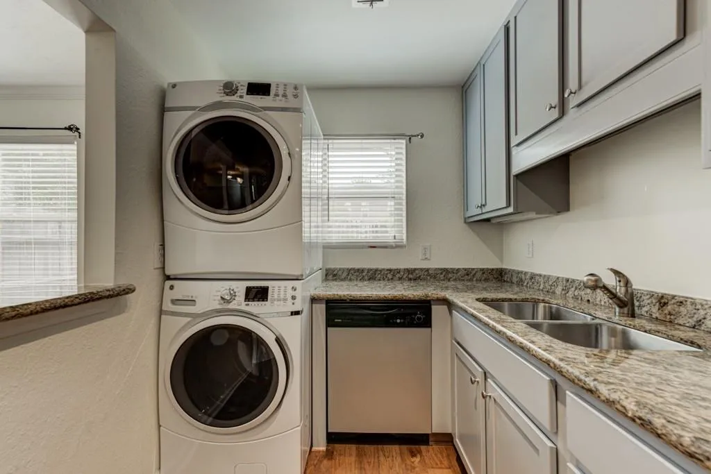 135 N River Drive, Sandy Springs, Georgia 30350, 2 Bedrooms Bedrooms, ,2 BathroomsBathrooms,Residential,Sold,135 N River Drive,6565210