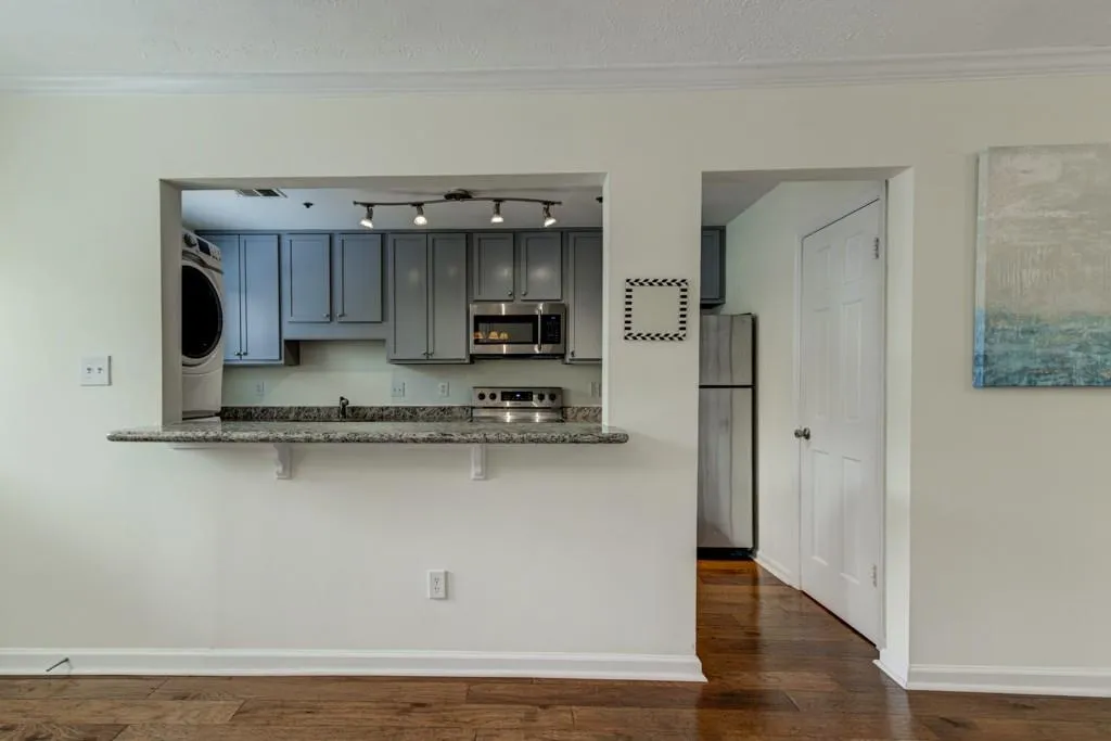 135 N River Drive, Sandy Springs, Georgia 30350, 2 Bedrooms Bedrooms, ,2 BathroomsBathrooms,Residential,Sold,135 N River Drive,6565210