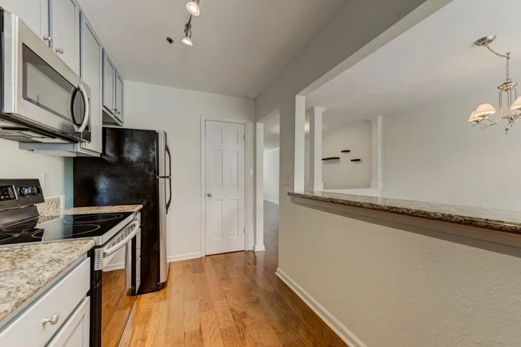 135 N River Drive, Sandy Springs, Georgia 30350, 2 Bedrooms Bedrooms, ,2 BathroomsBathrooms,Residential,Sold,135 N River Drive,6565210