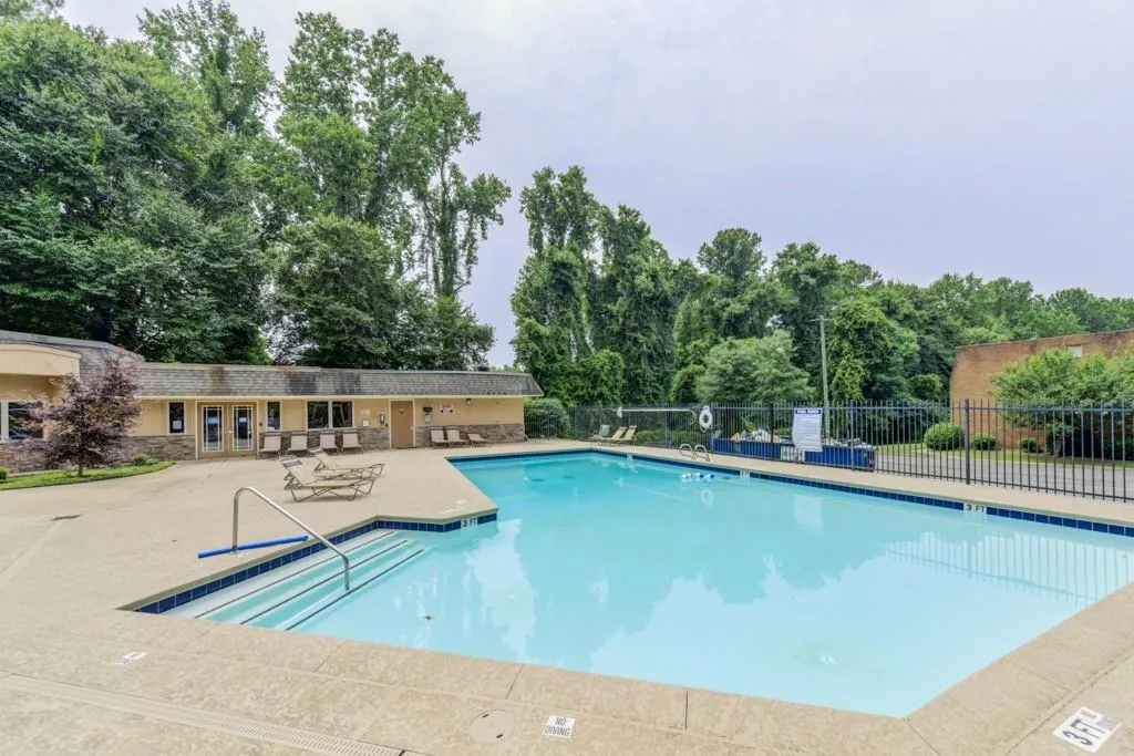 135 N River Drive, Sandy Springs, Georgia 30350, 2 Bedrooms Bedrooms, ,2 BathroomsBathrooms,Residential,Sold,135 N River Drive,6565210