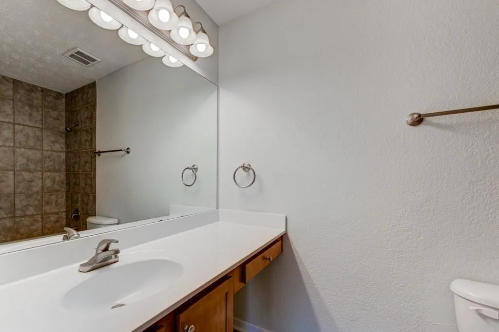 135 N River Drive, Sandy Springs, Georgia 30350, 2 Bedrooms Bedrooms, ,2 BathroomsBathrooms,Residential,Sold,135 N River Drive,6565210