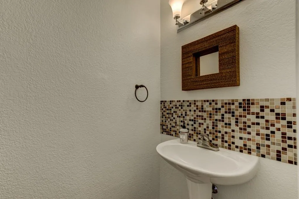 135 N River Drive, Sandy Springs, Georgia 30350, 2 Bedrooms Bedrooms, ,2 BathroomsBathrooms,Residential,Sold,135 N River Drive,6565210