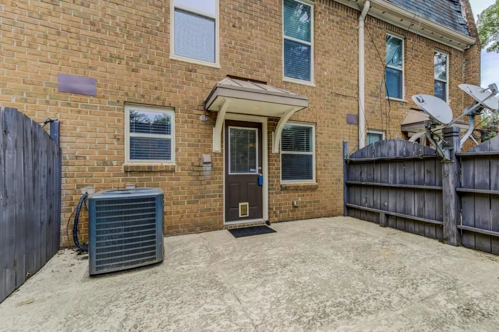 135 N River Drive, Sandy Springs, Georgia 30350, 2 Bedrooms Bedrooms, ,2 BathroomsBathrooms,Residential,Sold,135 N River Drive,6565210