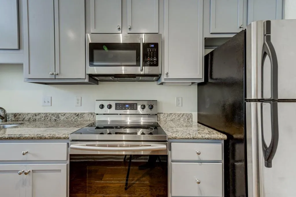 135 N River Drive, Sandy Springs, Georgia 30350, 2 Bedrooms Bedrooms, ,2 BathroomsBathrooms,Residential,Sold,135 N River Drive,6565210