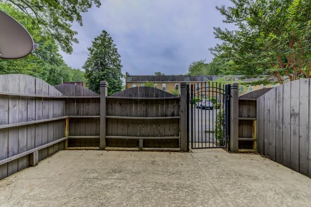 135 N River Drive, Sandy Springs, Georgia 30350, 2 Bedrooms Bedrooms, ,2 BathroomsBathrooms,Residential,Sold,135 N River Drive,6565210