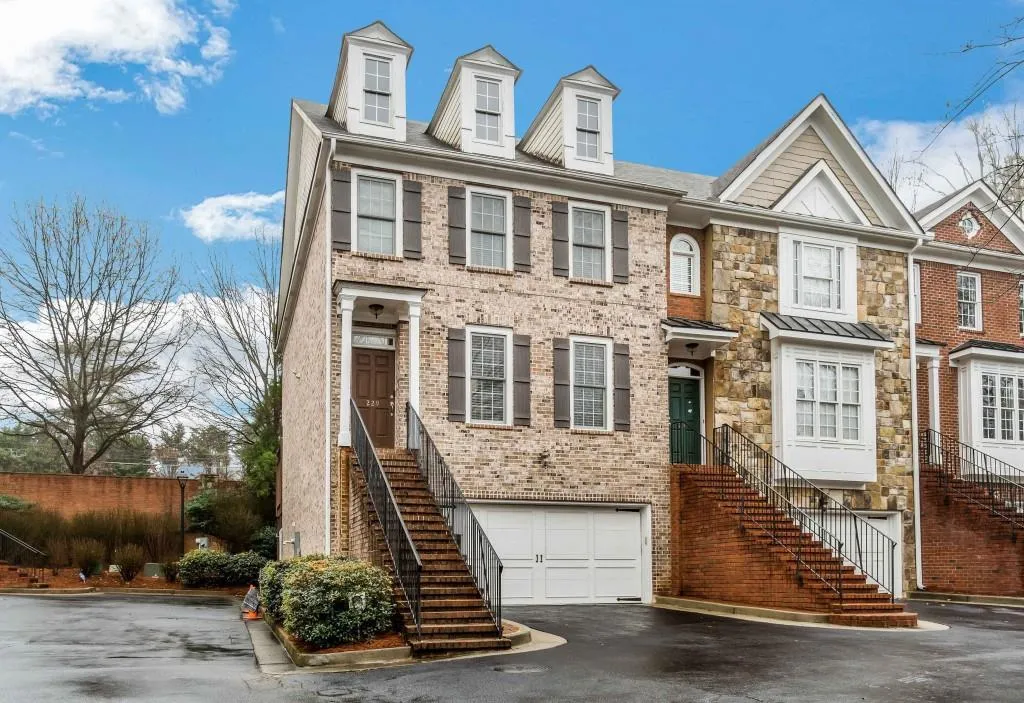 229 Chemin De Vie Ne, Atlanta, Georgia 30342, 4 Bedrooms Bedrooms, ,3 BathroomsBathrooms,Residential,Sold,229 Chemin De Vie Ne,6505718