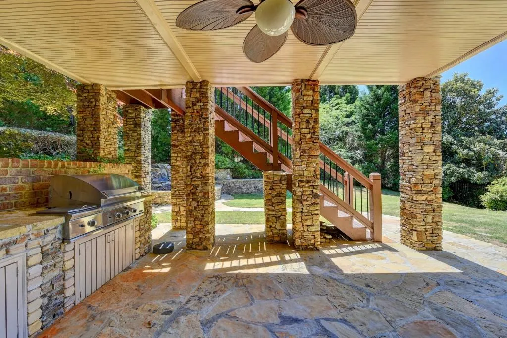 4075 Meadow Gate Drive, Sandy Springs, Georgia 30350, 6 Bedrooms Bedrooms, ,6 BathroomsBathrooms,Residential,Sold,4075 Meadow Gate Drive,6878481