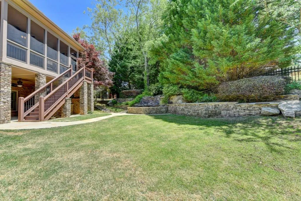 4075 Meadow Gate Drive, Sandy Springs, Georgia 30350, 6 Bedrooms Bedrooms, ,6 BathroomsBathrooms,Residential,Sold,4075 Meadow Gate Drive,6878481