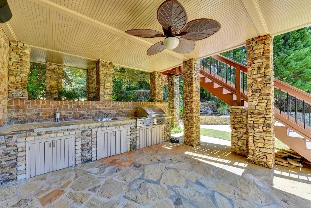 4075 Meadow Gate Drive, Sandy Springs, Georgia 30350, 6 Bedrooms Bedrooms, ,6 BathroomsBathrooms,Residential,Sold,4075 Meadow Gate Drive,6878481