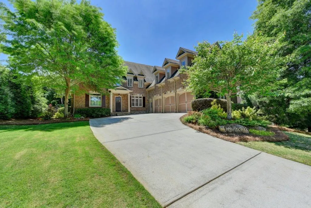 4075 Meadow Gate Drive, Sandy Springs, Georgia 30350, 6 Bedrooms Bedrooms, ,6 BathroomsBathrooms,Residential,Sold,4075 Meadow Gate Drive,6878481