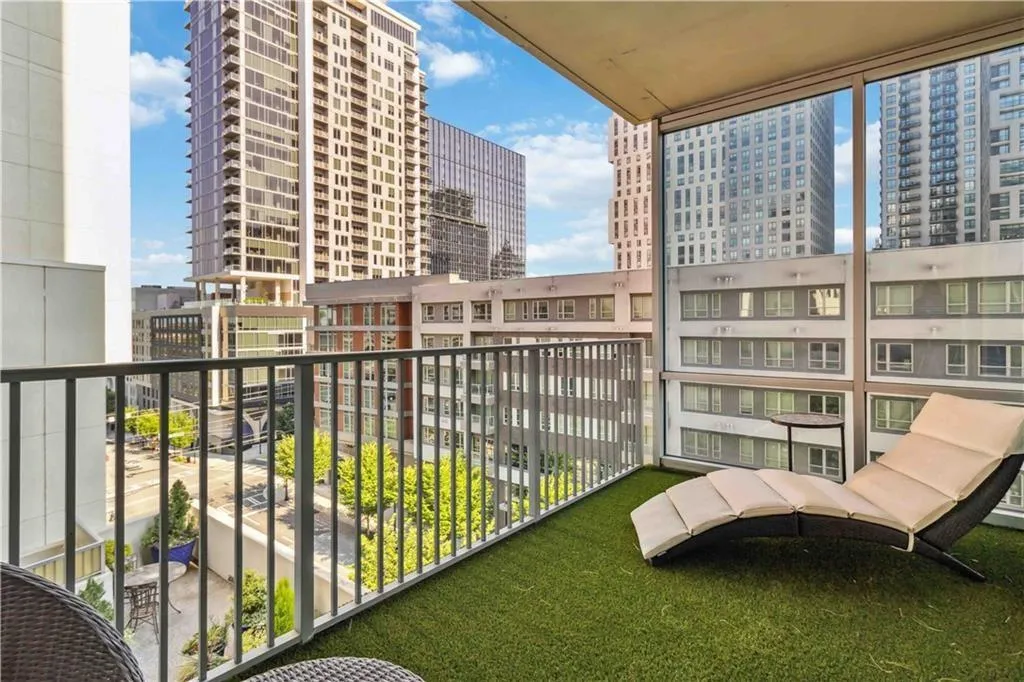 Balcony featuring a city view