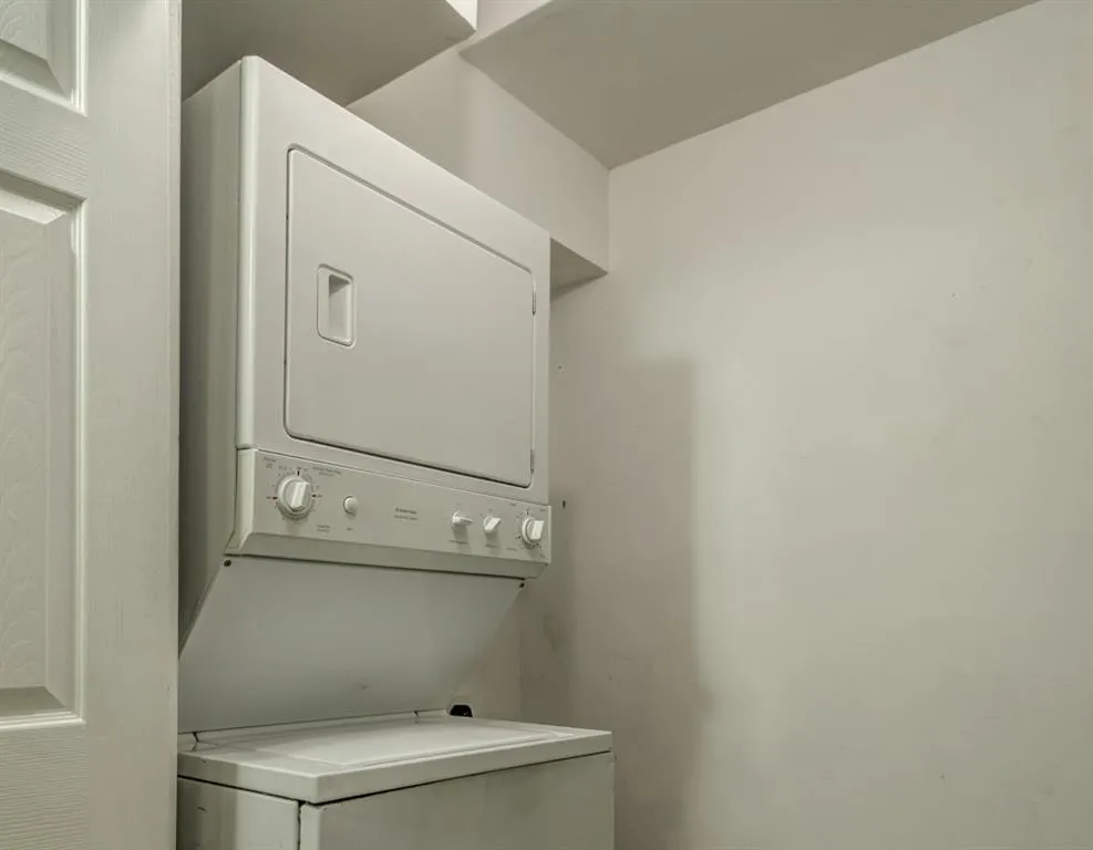 6980 Roswell Road Unit B13, Sandy Springs, Georgia 30328, 2 Bedrooms Bedrooms, ,2 BathroomsBathrooms,Residential,Sold,6980 Roswell Road Unit B13,5564800