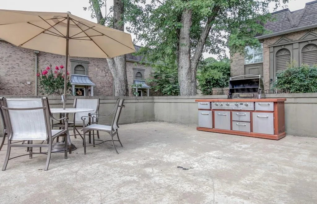 6980 Roswell Road Unit B13, Sandy Springs, Georgia 30328, 2 Bedrooms Bedrooms, ,2 BathroomsBathrooms,Residential,Sold,6980 Roswell Road Unit B13,5564800
