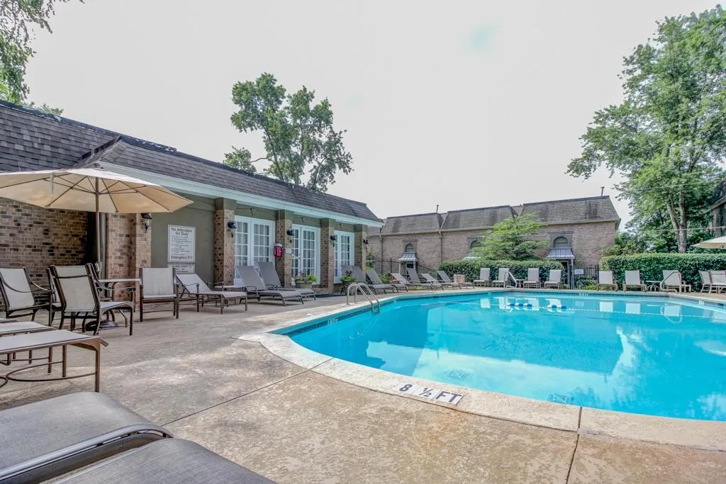 6980 Roswell Road Unit B13, Sandy Springs, Georgia 30328, 2 Bedrooms Bedrooms, ,2 BathroomsBathrooms,Residential,Sold,6980 Roswell Road Unit B13,5564800
