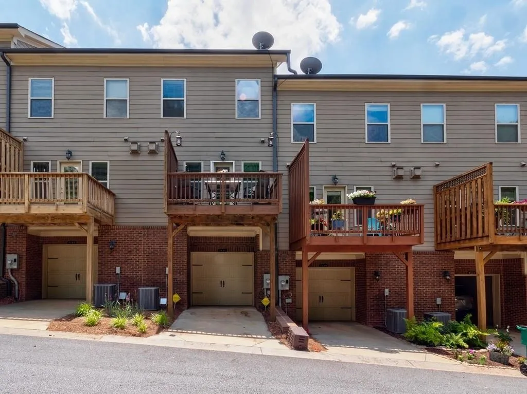 7470 Glisten Avenue, Atlanta, Georgia 30328, 3 Bedrooms Bedrooms, ,3 BathroomsBathrooms,Residential,Sold,7470 Glisten Avenue,6558807