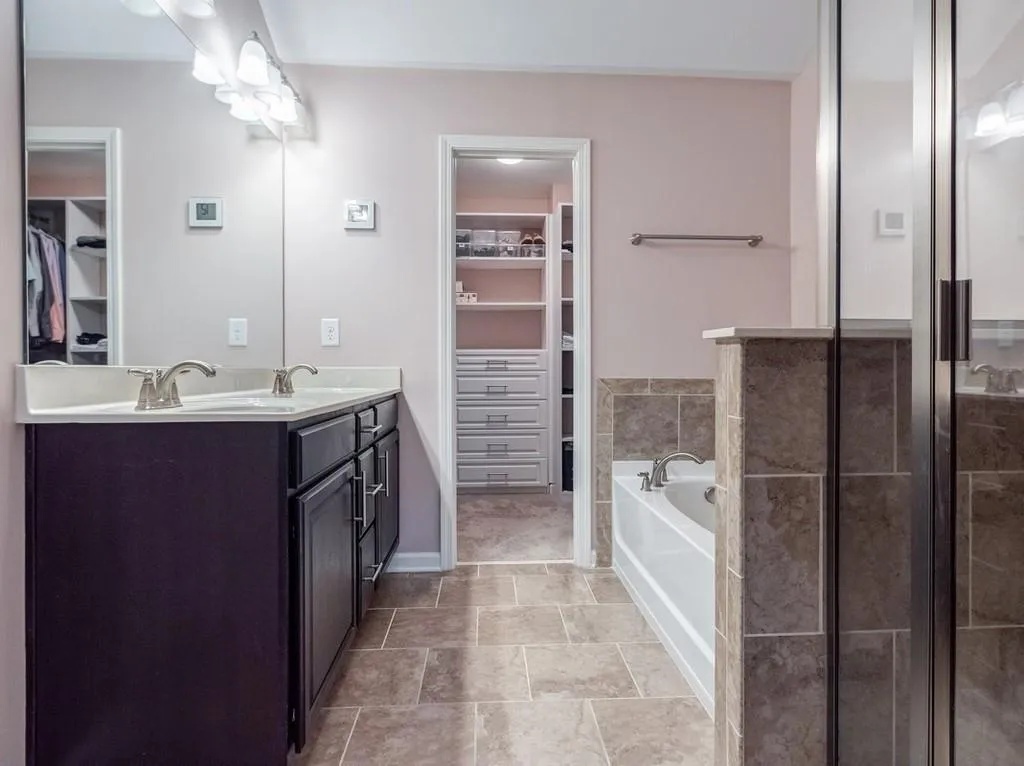 7470 Glisten Avenue, Atlanta, Georgia 30328, 3 Bedrooms Bedrooms, ,3 BathroomsBathrooms,Residential,Sold,7470 Glisten Avenue,6558807