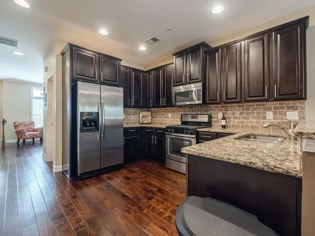 7470 Glisten Avenue, Atlanta, Georgia 30328, 3 Bedrooms Bedrooms, ,3 BathroomsBathrooms,Residential,Sold,7470 Glisten Avenue,6558807