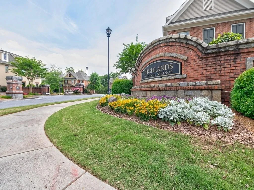 7470 Glisten Avenue, Atlanta, Georgia 30328, 3 Bedrooms Bedrooms, ,3 BathroomsBathrooms,Residential,Sold,7470 Glisten Avenue,6558807