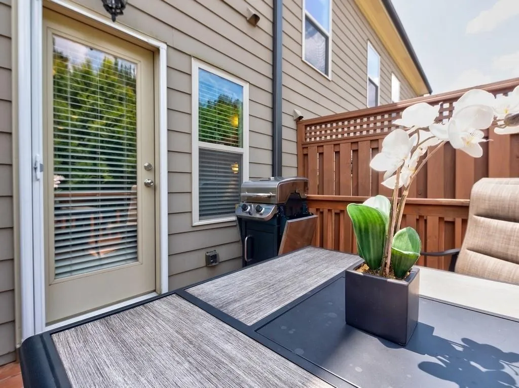 7470 Glisten Avenue, Atlanta, Georgia 30328, 3 Bedrooms Bedrooms, ,3 BathroomsBathrooms,Residential,Sold,7470 Glisten Avenue,6558807