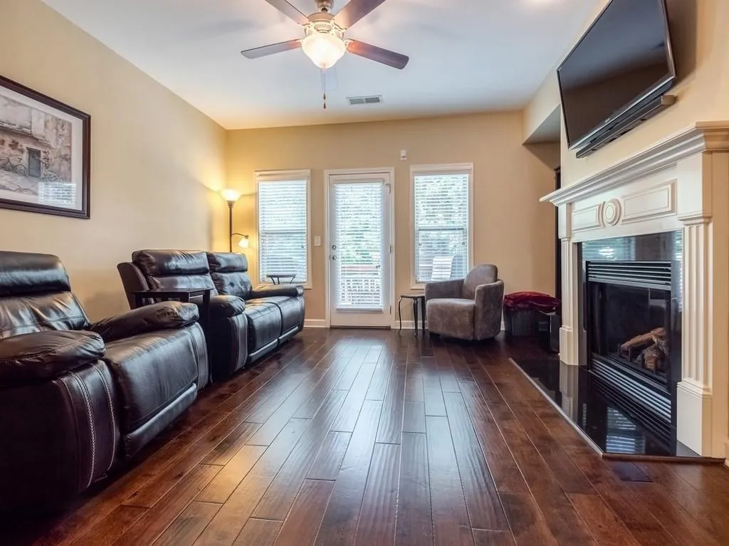 7470 Glisten Avenue, Atlanta, Georgia 30328, 3 Bedrooms Bedrooms, ,3 BathroomsBathrooms,Residential,Sold,7470 Glisten Avenue,6558807