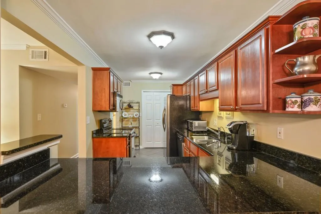1605 Brighton Point, Sandy Springs, Georgia 30328, 2 Bedrooms Bedrooms, ,2 BathroomsBathrooms,Residential,Sold,1605 Brighton Point,6006174