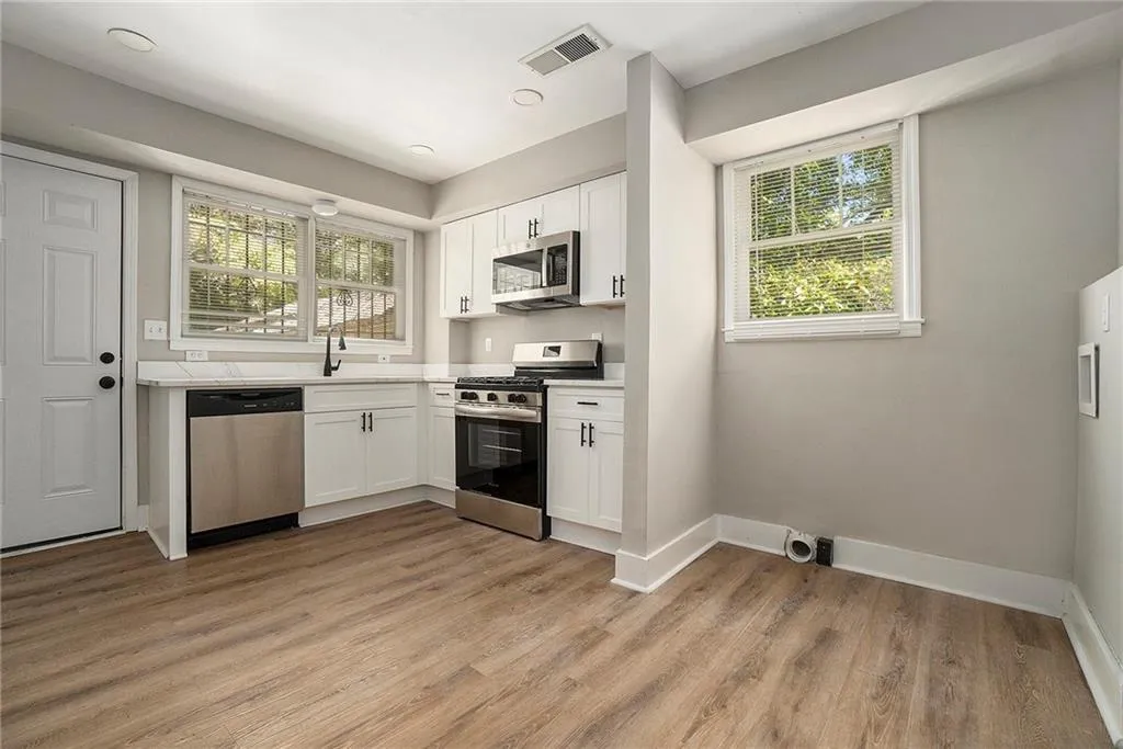 556 Holly Street Nw, Atlanta, Georgia 30318, 3 Bedrooms Bedrooms, ,2 BathroomsBathrooms,Residential,For Sale,556 Holly Street Nw,7642124