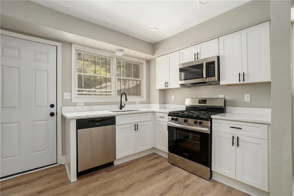 556 Holly Street Nw, Atlanta, Georgia 30318, 3 Bedrooms Bedrooms, ,2 BathroomsBathrooms,Residential,For Sale,556 Holly Street Nw,7642124