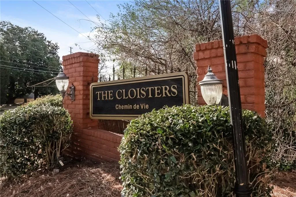 5170 Chemin De Vie, Sandy Springs, Georgia 30342, 2 Bedrooms Bedrooms, ,2 BathroomsBathrooms,Residential,Sold,5170 Chemin De Vie,6128402