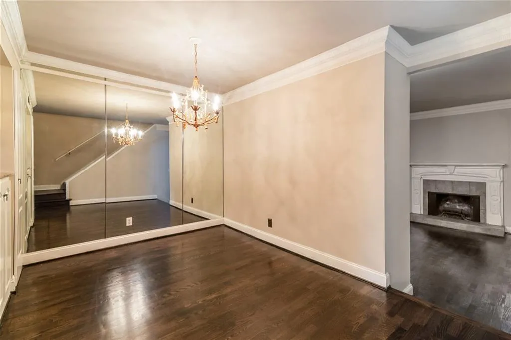 5170 Chemin De Vie, Sandy Springs, Georgia 30342, 2 Bedrooms Bedrooms, ,2 BathroomsBathrooms,Residential,Sold,5170 Chemin De Vie,6128402