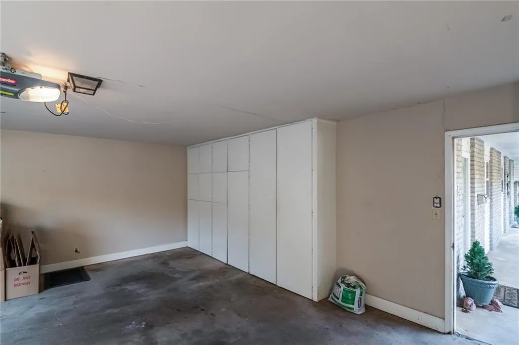 5170 Chemin De Vie, Sandy Springs, Georgia 30342, 2 Bedrooms Bedrooms, ,2 BathroomsBathrooms,Residential,Sold,5170 Chemin De Vie,6128402