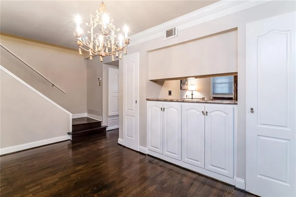 5170 Chemin De Vie, Sandy Springs, Georgia 30342, 2 Bedrooms Bedrooms, ,2 BathroomsBathrooms,Residential,Sold,5170 Chemin De Vie,6128402