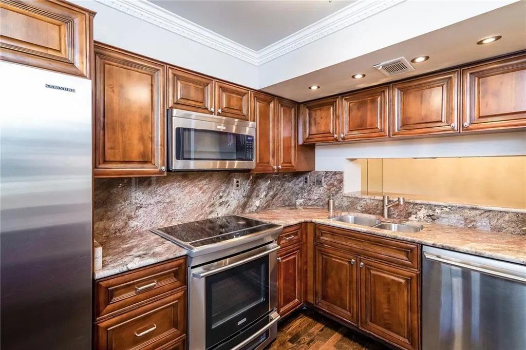 5170 Chemin De Vie, Sandy Springs, Georgia 30342, 2 Bedrooms Bedrooms, ,2 BathroomsBathrooms,Residential,Sold,5170 Chemin De Vie,6128402