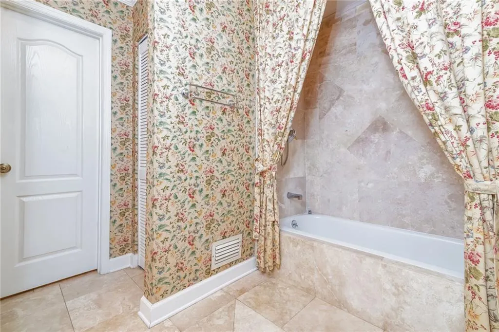 5170 Chemin De Vie, Sandy Springs, Georgia 30342, 2 Bedrooms Bedrooms, ,2 BathroomsBathrooms,Residential,Sold,5170 Chemin De Vie,6128402