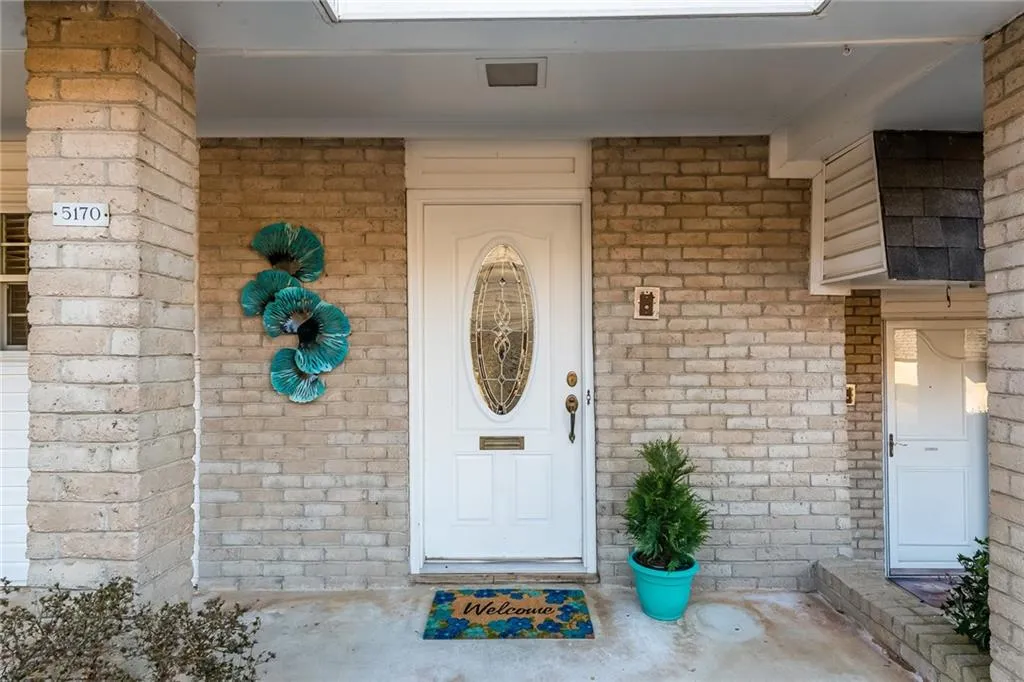 5170 Chemin De Vie, Sandy Springs, Georgia 30342, 2 Bedrooms Bedrooms, ,2 BathroomsBathrooms,Residential,Sold,5170 Chemin De Vie,6128402