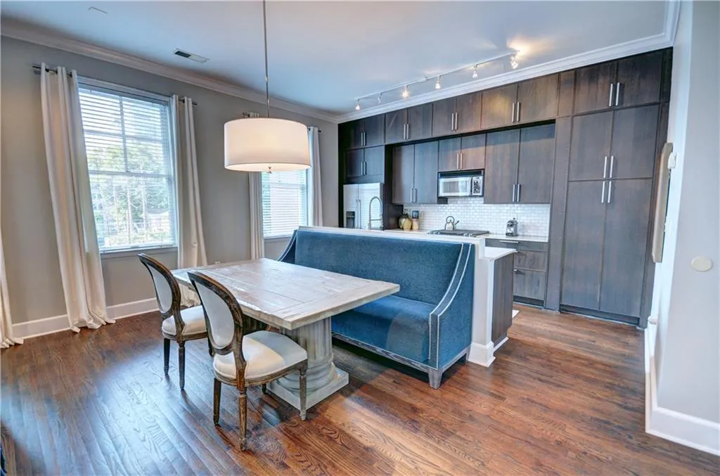 199 12th Street Ne Unit 8, Atlanta, Georgia 30309, 3 Bedrooms Bedrooms, ,2 BathroomsBathrooms,Residential,Sold,199 12th Street Ne Unit 8,6059252