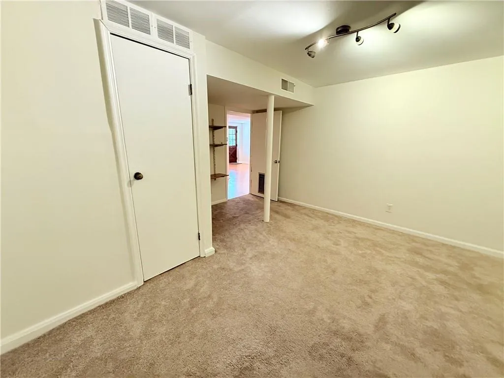 Use your imagination- is this an office, exercise or guest room?