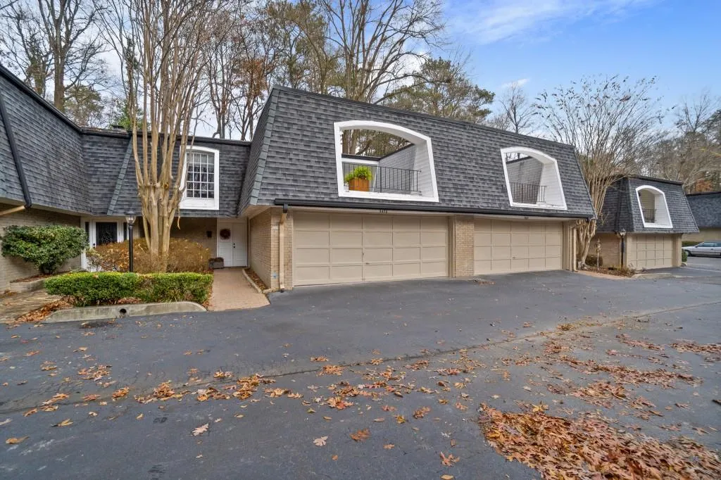 5470 Chemin De Vie, Atlanta, Georgia 30342, 3 Bedrooms Bedrooms, ,2 BathroomsBathrooms,Residential,Sold,5470 Chemin De Vie,6656274