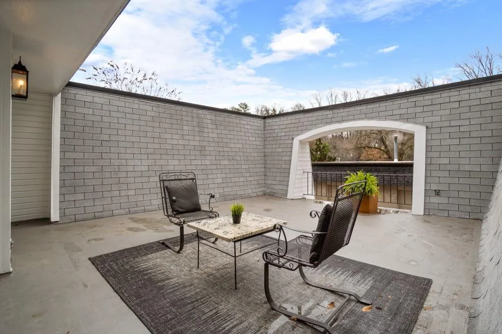 5470 Chemin De Vie, Atlanta, Georgia 30342, 3 Bedrooms Bedrooms, ,2 BathroomsBathrooms,Residential,Sold,5470 Chemin De Vie,6656274
