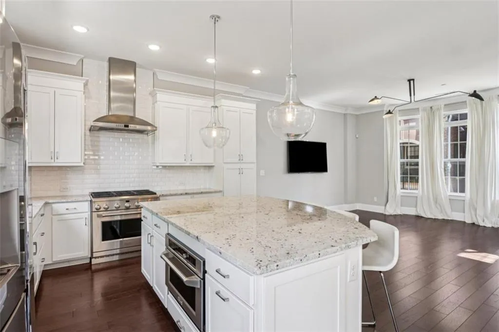 600 Broadview Terrace Ne, Atlanta, Georgia 30324, 4 Bedrooms Bedrooms, ,3 BathroomsBathrooms,Residential,For Sale,600 Broadview Terrace Ne,7628458